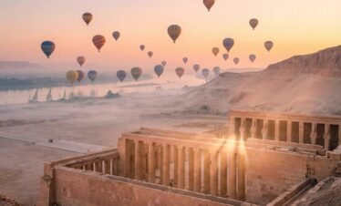 Pyramids Balcony Vie(1)